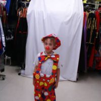 Clownbroek met strik en pet huurprijs 10