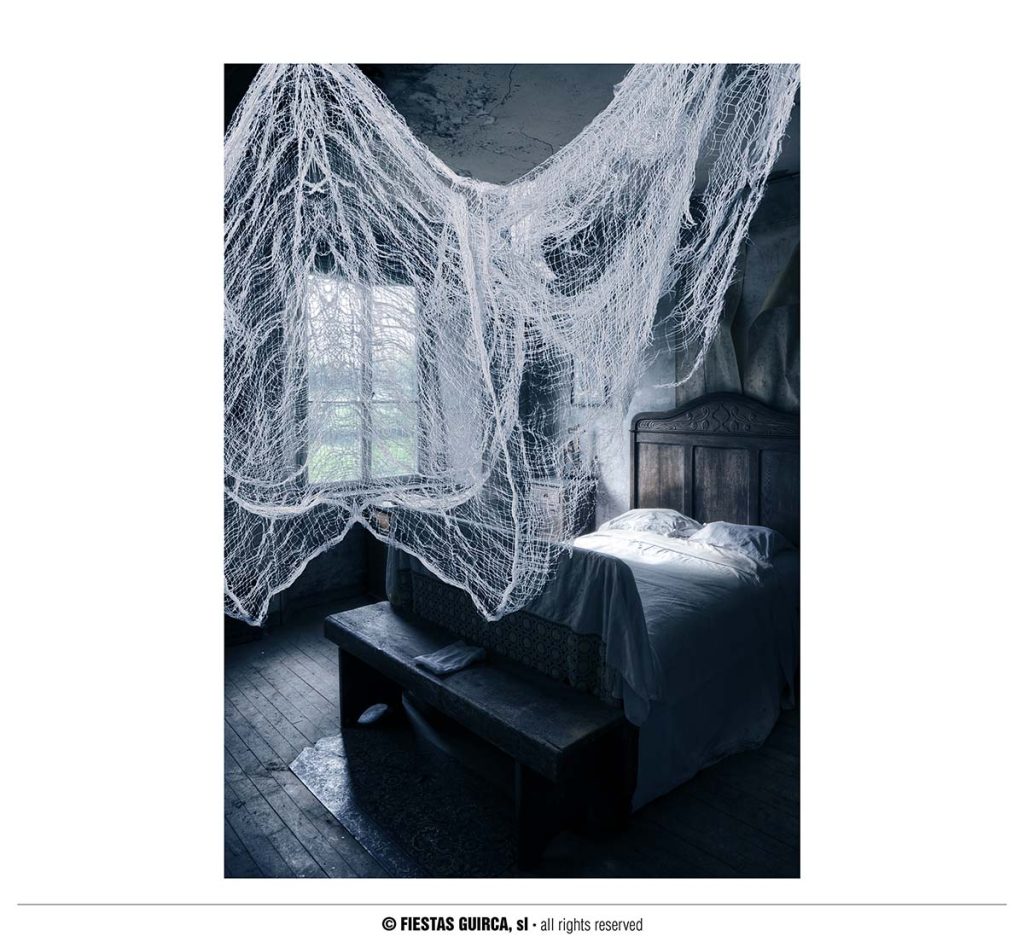 Spinnenweb doek wit 76 x 228 — verkleedaccessoire voor Halloween bij Carnavalshop Berlaar